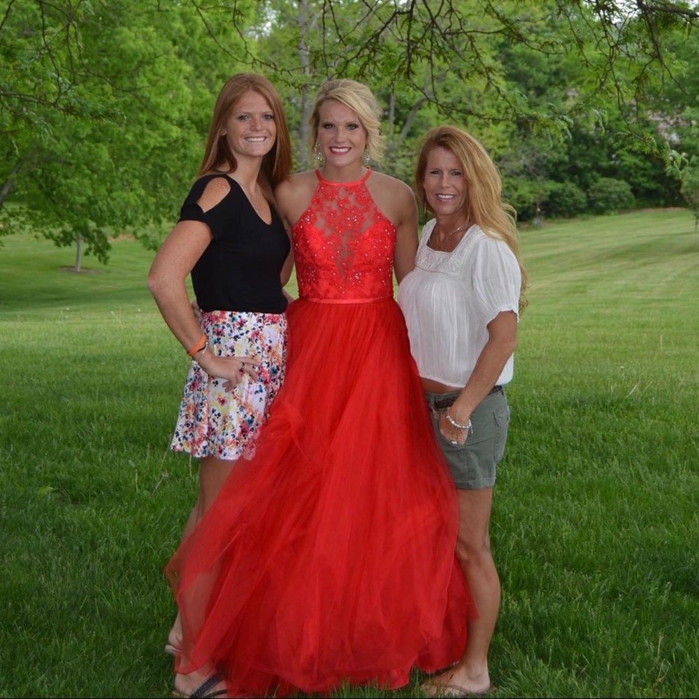 Red is size 6 & Blue is a medium!